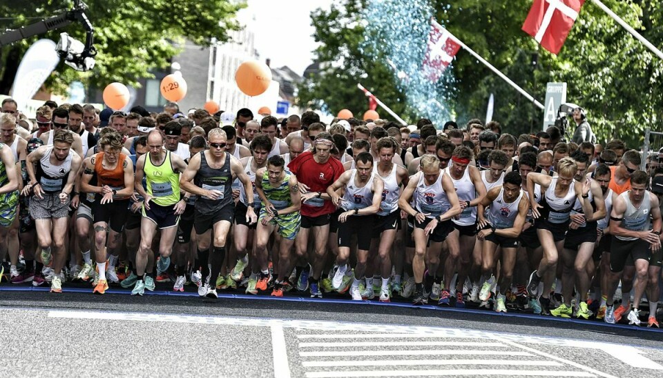 12.000 løbere deltog i løbet, hvor en af deltagerne faldt om i målområdet