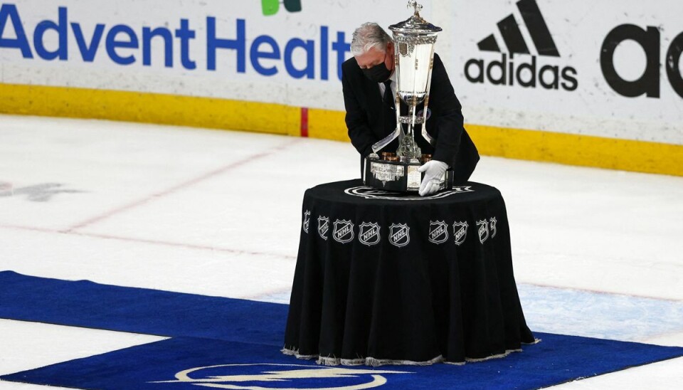 Russiske og hviderussiske spillere kan ikke få lov til at vise Stanley Cup-trofæet frem i deres hjemlande. (Arkivfoto). Russiske og hviderussiske spillere kan ikke få lov til at vise Stanley Cup-trofæet frem i deres hjemlande. (Arkivfoto).