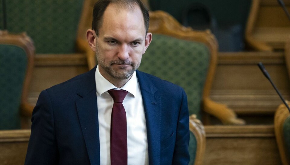 Skatteminister Jeppe Bruus indrømmer, at der er begået en fejl. Skatteminister Jeppe Bruus indrømmer, at der er begået en fejl.