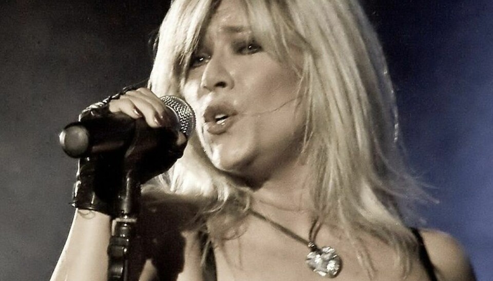 Sangerinden Samantha Fox frygter hun er blevet ramt af kræft. Sangerinden Samantha Fox frygter hun er blevet ramt af kræft.