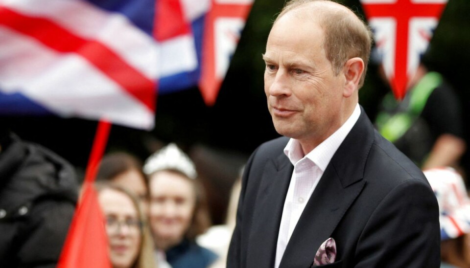Prins Andrew og konen måtte nødlande, mens de sad i et fly fra British Airways. Prins Andrew og konen måtte nødlande, mens de sad i et fly fra British Airways.