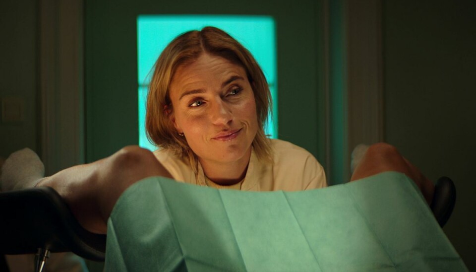 Josephine Park spiller fertilitetslæge i den nye danske Netflix-serie 'Skruk'. - Idéen om at lave en serie med en fertilitetsklinik som ramme har været dejligt og vigtigt at belyse. Der kommer mange forskellige fertilitetshistorier ind, og det giver også et indblik i, at der er alle mulige måder at være familie på, siger hun. (Stillfoto). Josephine Park spiller fertilitetslæge i den nye danske Netflix-serie 'Skruk'. - Idéen om at lave en serie med en fertilitetsklinik som ramme har været dejligt og vigtigt at belyse. Der kommer mange forskellige fertilitetshistorier ind, og det giver også et indblik i, at der er alle mulige måder at være familie på, siger hun. (Stillfoto).