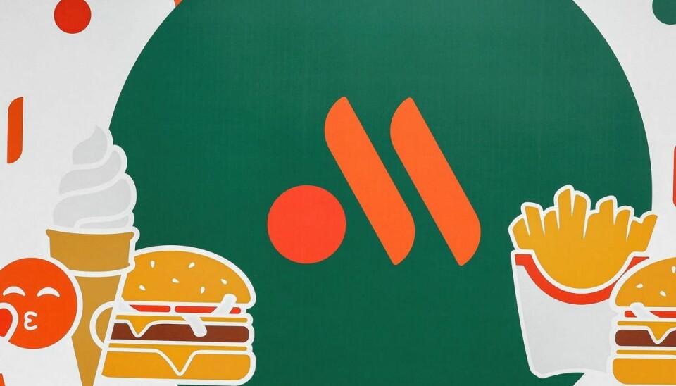 Det nye logo, der erstatter den gyldne måge, som normalt kendetegner McDonald's-restauranter verden over.