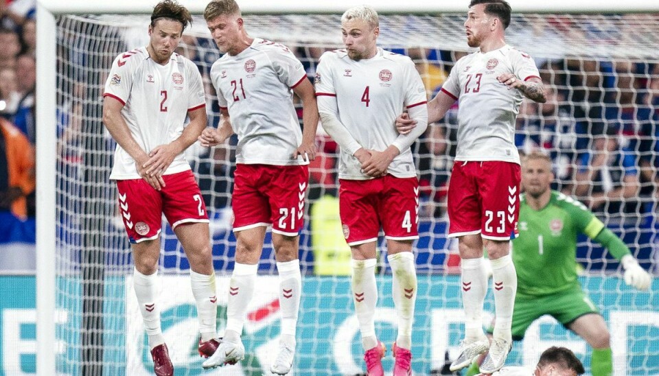 Det danske fodboldlandshold må vente lidt med at komme op i 'luften,' selvom de fredag aften var højt oppe at flyve med sejren over Frankrig.