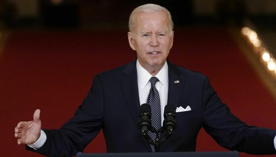 USA's præsident Joe Biden talte om de seneste masseskyderier i en tale natten til fredag dansk tid. Biden opfordrer Kongressen til at indføre en række våbenrestriktioner, efter at tidligere forsøg på at stramme våbenlovene er mislykkedes.