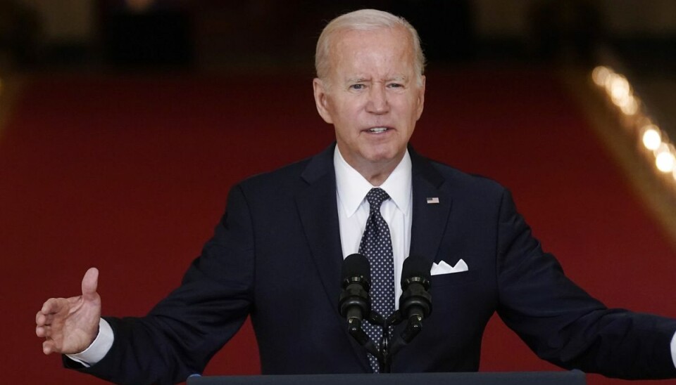 USA's præsident Joe Biden talte om de seneste masseskyderier i en tale natten til fredag dansk tid. Biden opfordrer Kongressen til at indføre en række våbenrestriktioner, efter at tidligere forsøg på at stramme våbenlovene er mislykkedes. USA's præsident Joe Biden talte om de seneste masseskyderier i en tale natten til fredag dansk tid. Biden opfordrer Kongressen til at indføre en række våbenrestriktioner, efter at tidligere forsøg på at stramme våbenlovene er mislykkedes.
