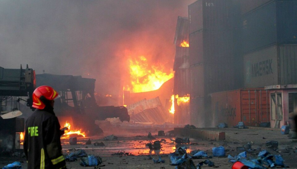 Brand, der brød ud lørdag aften i containerdepot i Bangladesh, udløste voldsomme kemiske eksplosioner, som fortsatte under slukningsarbejdet, og som spredte branden over et enormt område. Mindst 49 mennesker blev dræbt og omkring 300 andre blev kvæstet.