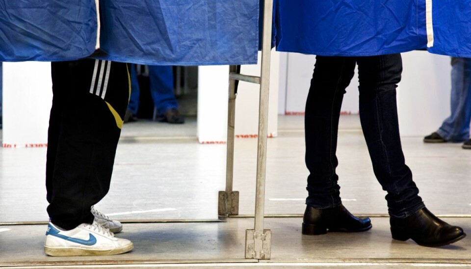 Der er helt klare regler for, hvad du må - og ikke må - når der onsdag skal stemmes om forsvarsforbehholdet. Der er helt klare regler for, hvad du må - og ikke må - når der onsdag skal stemmes om forsvarsforbehholdet.