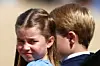 Prinsesse Charlotte og bag hende prins Georg