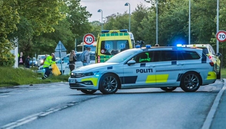 Drengen løb ud foran bilen.