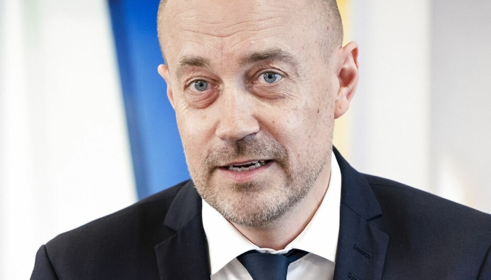 Sundhedsminister Magnus Heunicke (S) skriver, at risikoniveauet for første gang er nede på 1.