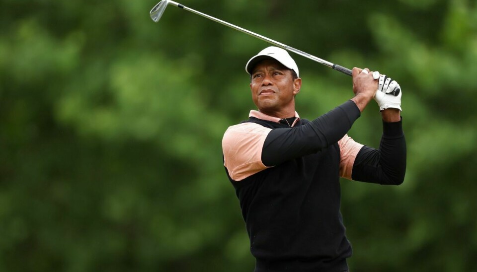 Tiger Woods har trukket sig fra PGA Championship, efter at han lørdag gik turneringens tredje runde i ni slag over par.