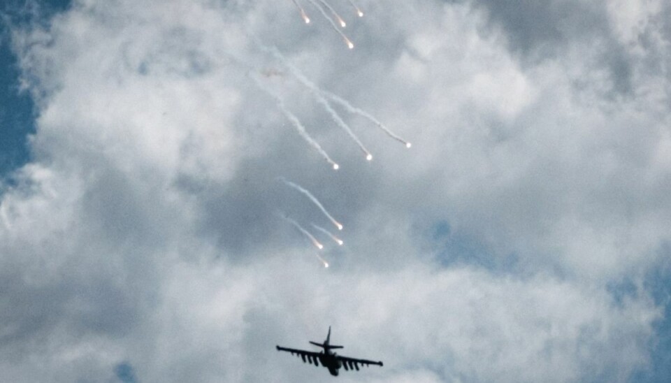 Et ukrainsk kampfly af typen Su-25 yder luftstøtte til styrker på jorden under kampe i det østlige Ukraine i slutningen af april. En russisk generalmajor blev søndag skudt ned i et tilsvarende fly og dræbt, skriver BBC's russiske nyhedstjeneste. Rusland har ikke bekræftet oplysningen. Et ukrainsk kampfly af typen Su-25 yder luftstøtte til styrker på jorden under kampe i det østlige Ukraine i slutningen af april. En russisk generalmajor blev søndag skudt ned i et tilsvarende fly og dræbt, skriver BBC's russiske nyhedstjeneste. Rusland har ikke bekræftet oplysningen.
