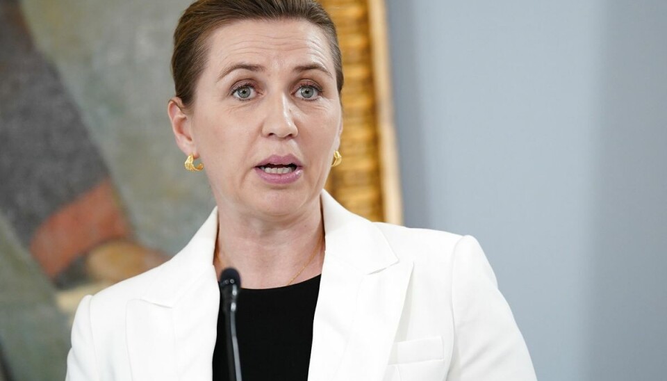 Fra fredag kan man høre det første afsnit af 'Statsministeren spørger'. Ifølge anmeldere fra Politiken og Jyllands-Posten bliver man klogere på, hvad gæsten Rune Lykkeberg mener, men efterlades lidt usikker på, hvad statsministeren tænker(Arkivfoto). Fra fredag kan man høre det første afsnit af 'Statsministeren spørger'. Ifølge anmeldere fra Politiken og Jyllands-Posten bliver man klogere på, hvad gæsten Rune Lykkeberg mener, men efterlades lidt usikker på, hvad statsministeren tænker(Arkivfoto).