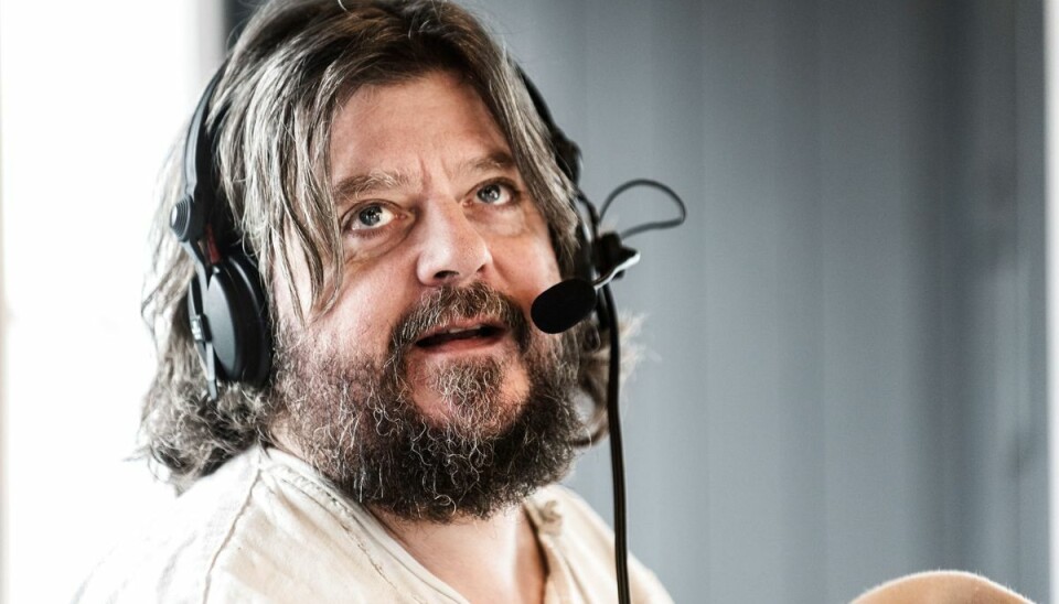 - Det er nogle gange så lidt, der skal til for at få ryddet de der misforståelser eller små stridigheder af vejen. Bare et eller andet fjols med en telefon og alt for meget tid, siger Anders Lund Madsen om sit nye job som problemknuser på Radio4. (Arkivfoto). - Det er nogle gange så lidt, der skal til for at få ryddet de der misforståelser eller små stridigheder af vejen. Bare et eller andet fjols med en telefon og alt for meget tid, siger Anders Lund Madsen om sit nye job som problemknuser på Radio4. (Arkivfoto).