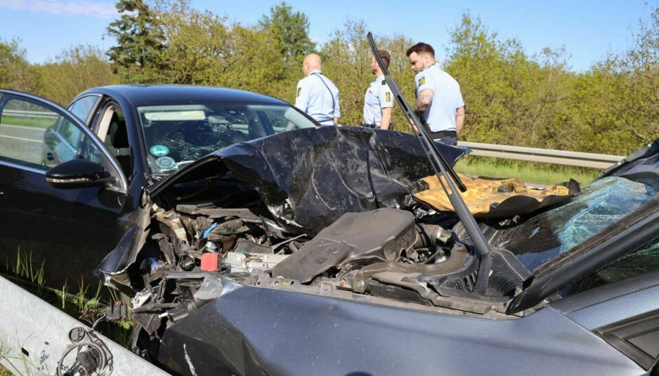 To biler er kørt frontalt sammen på Kjellerupvej i Viborg-området.