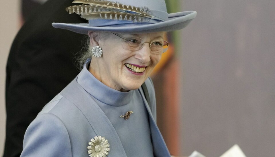 Dronning Margrethe fik i går hyggelige og uventede gæster i haven på Amalienborg.