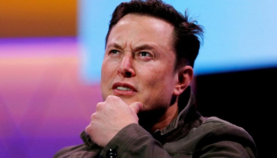 Elon Musk foreslår at kryptere privatbeskeder på det sociale medie Twitter.