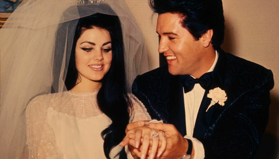 Rocksanger Elvis Presley gifter sig med Priscilla Anne Beaulieu på Hotel Aladin. Det tog otte minutter. LNS AH60.