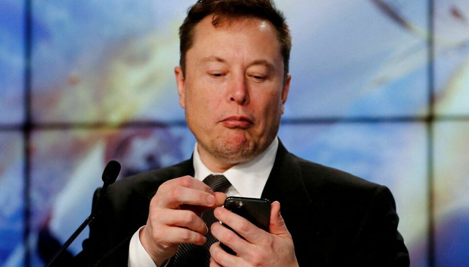 Elon Musk skriver på Twitter, at hans køb af det sociale medie er midlertidigt sat på pause. (Arkivfoto).