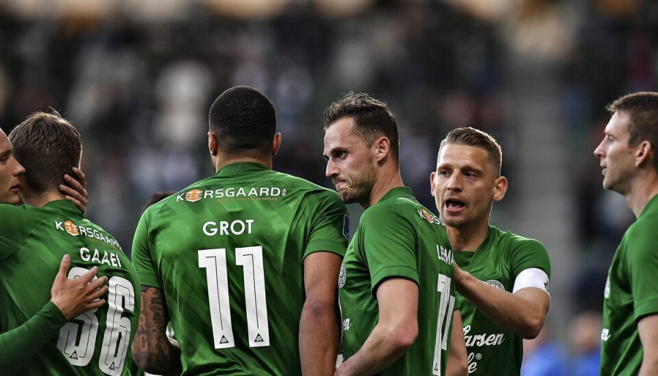 Viborg FF er tæt på at have sikret sig syvendepladsen i Superligaen, som giver en playoffkamp om en europæisk billet. Viborg FF er tæt på at have sikret sig syvendepladsen i Superligaen, som giver en playoffkamp om en europæisk billet.