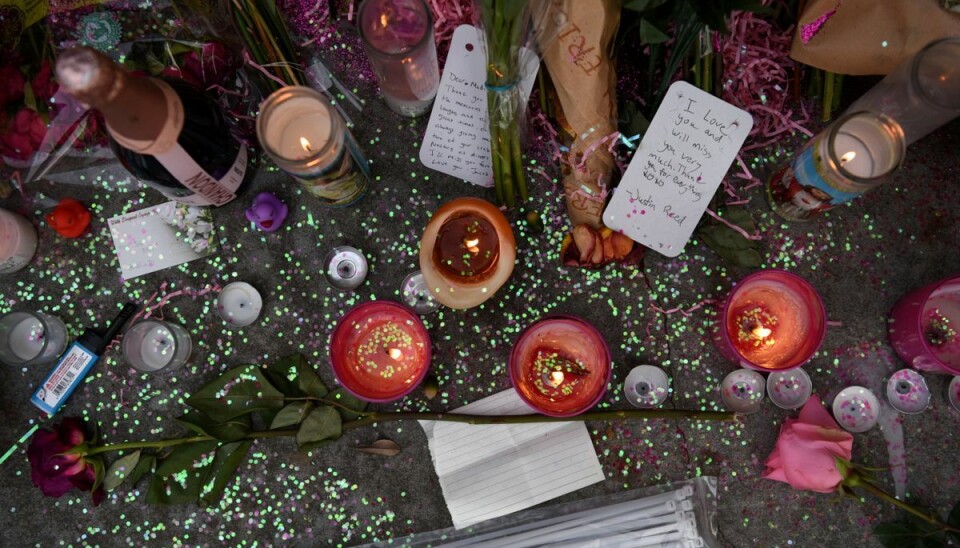 Blomster på stedet efter ulykken Blomster på stedet efter ulykken