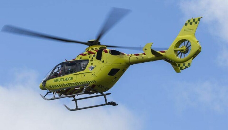 En mand er bliver fløjet med lægehelikopter til Rigshospitalet. En mand er bliver fløjet med lægehelikopter til Rigshospitalet.