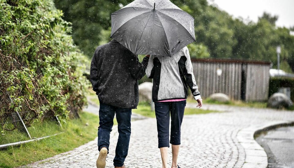 Det holder mest tørt tirsdag, men der er også chancer for, at du skal finde paraplyen frem enkelte steder