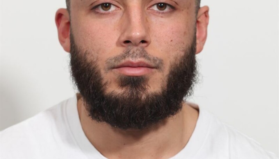 28-årige Erhan Onaran efterlyses nu af politiet efter en personpåkørsel. 28-årige Erhan Onaran efterlyses nu af politiet efter en personpåkørsel.