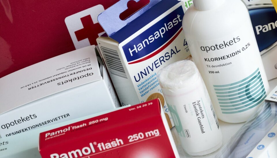 En mand dømt for drug rape kan fortsætte som apoteker. En mand dømt for drug rape kan fortsætte som apoteker.