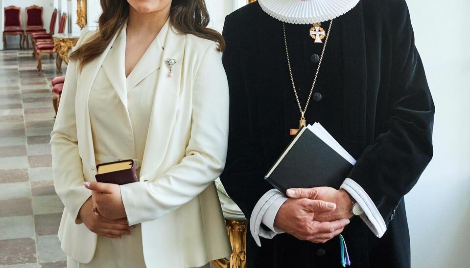 Prinsesse Isabella her sammen med kongelig konfessionarius biskop Henrik Wigh-Poulsen. Prinsesse Isabella her sammen med kongelig konfessionarius biskop Henrik Wigh-Poulsen.