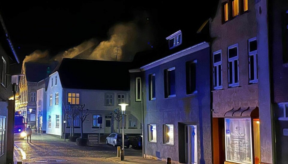 En nedlagt pub stod i flammer.