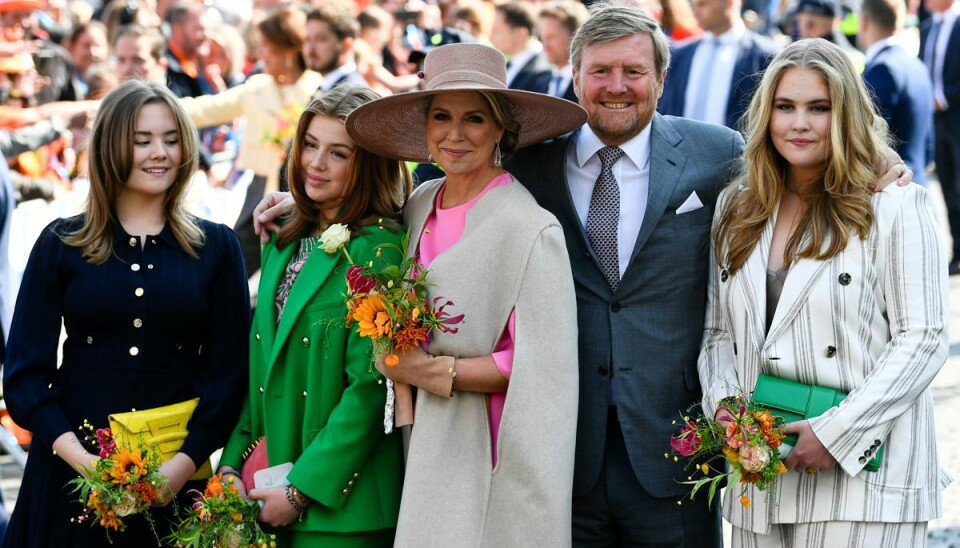 Den lille familien. Fra venstre er det Ariana, Alexia, dronning Maxima, kong Willem-Alexabder og kronprinsesse Amalia. Den lille familien. Fra venstre er det Ariana, Alexia, dronning Maxima, kong Willem-Alexabder og kronprinsesse Amalia.