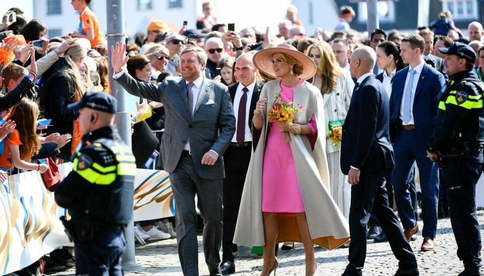 Willem-Alexander og dronning Maxima modtager folkets hyldest. Willem-Alexander og dronning Maxima modtager folkets hyldest.