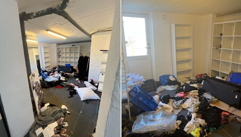 Tøj var revet ud af skabe og flød på gulvet . Tøj var revet ud af skabe og flød på gulvet .