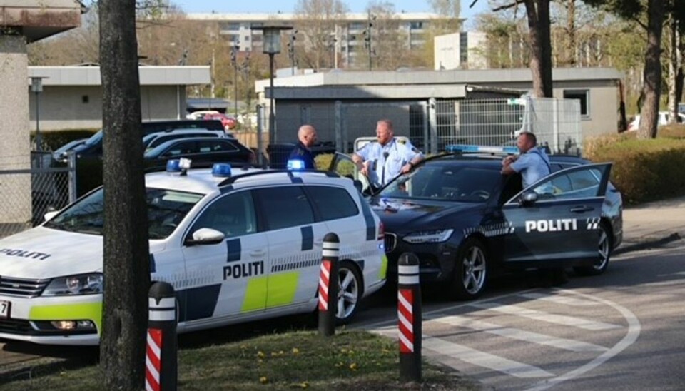 Politiet er massivt til stede i et boligområde i Vejle Politiet er massivt til stede i et boligområde i Vejle