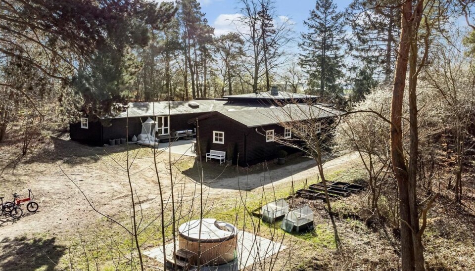 Her er det 400 kvadratmeter store sommerhus. Her er det 400 kvadratmeter store sommerhus.