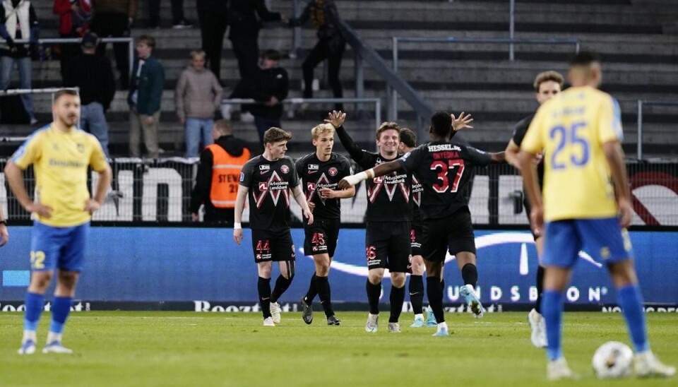Anders Dreyer, som ses i midten af billedet, blev helten for FC Midtjylland. Anders Dreyer, som ses i midten af billedet, blev helten for FC Midtjylland.