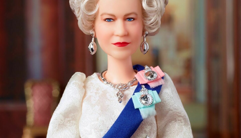 Dronning Elizabeth er blevet foreviget som barbiedukke.