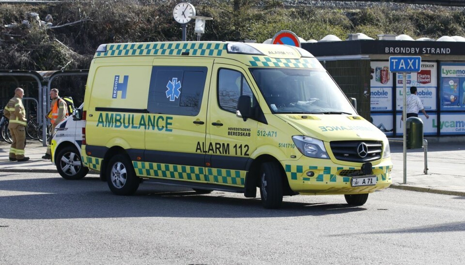 En person fik stoppet togdriften efter at være faldet ned på skinnerne En person fik stoppet togdriften efter at være faldet ned på skinnerne