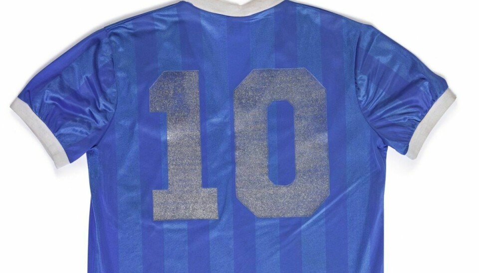 Nu sættes Diego Maradonas berømte VM-trøje til salg.