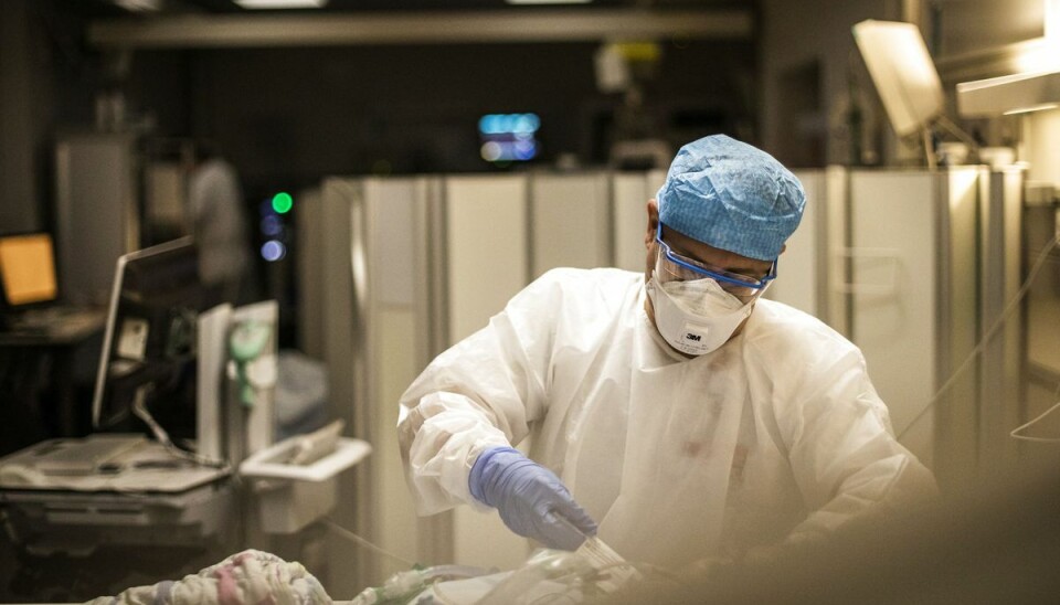 16 personer er på en intensivafdeling. Af dem er fem tilkoblet en respirator.