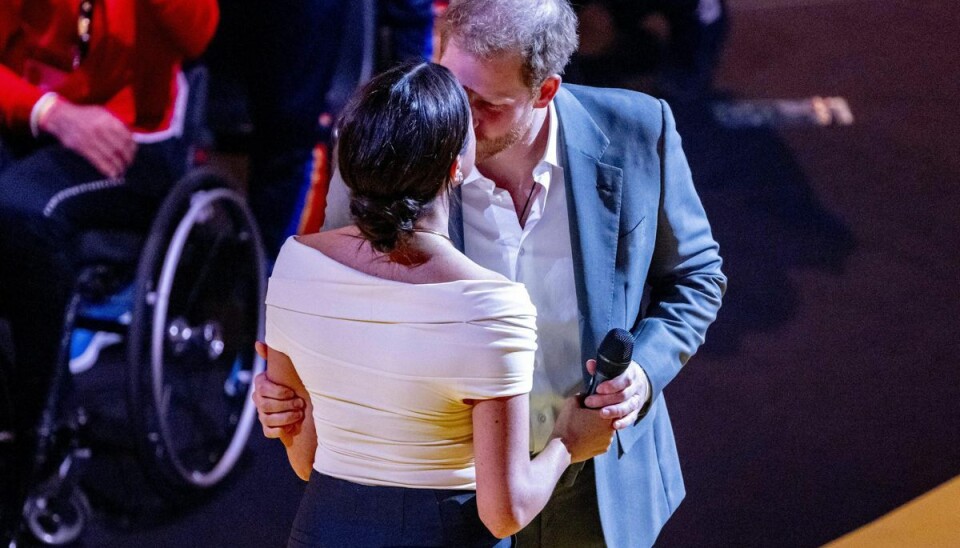 Det specielle øjeblik, hvor Meghan overlader mikrofonen til Harry ved åbningen af Invictus Games i Holland i påsken. Det specielle øjeblik, hvor Meghan overlader mikrofonen til Harry ved åbningen af Invictus Games i Holland i påsken.