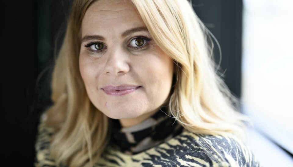 Hende og manden har svært ved at holde sig tilbage, erkender hun. Hende og manden har svært ved at holde sig tilbage, erkender hun.