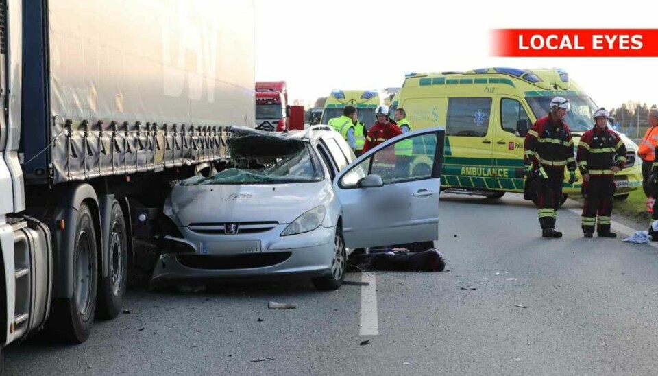 Der er sket en voldsom ulykke - og motorvejen er spærret Der er sket en voldsom ulykke - og motorvejen er spærret