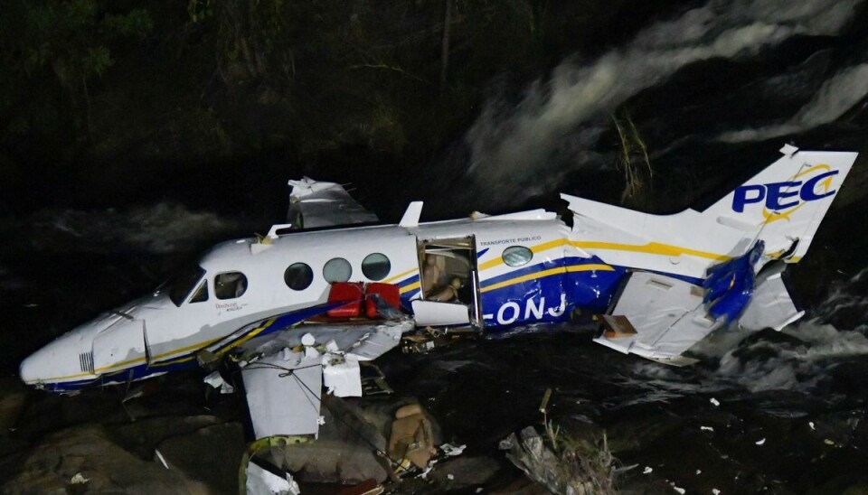 Ifølge nyhedsmediet G1 var fly med brasiliansk sangstjerne ombord på vej fra den midtvestlige by Goiania med retning mod Caratinga, da det styrtede ned. Ifølge nyhedsmediet G1 var fly med brasiliansk sangstjerne ombord på vej fra den midtvestlige by Goiania med retning mod Caratinga, da det styrtede ned.