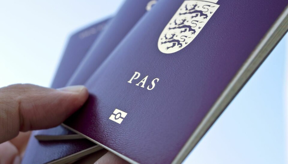 Kvinden må sige farvel til det rødbedefarvede pas samt dansk statsborgerskab: Kvinden må sige farvel til det rødbedefarvede pas samt dansk statsborgerskab: