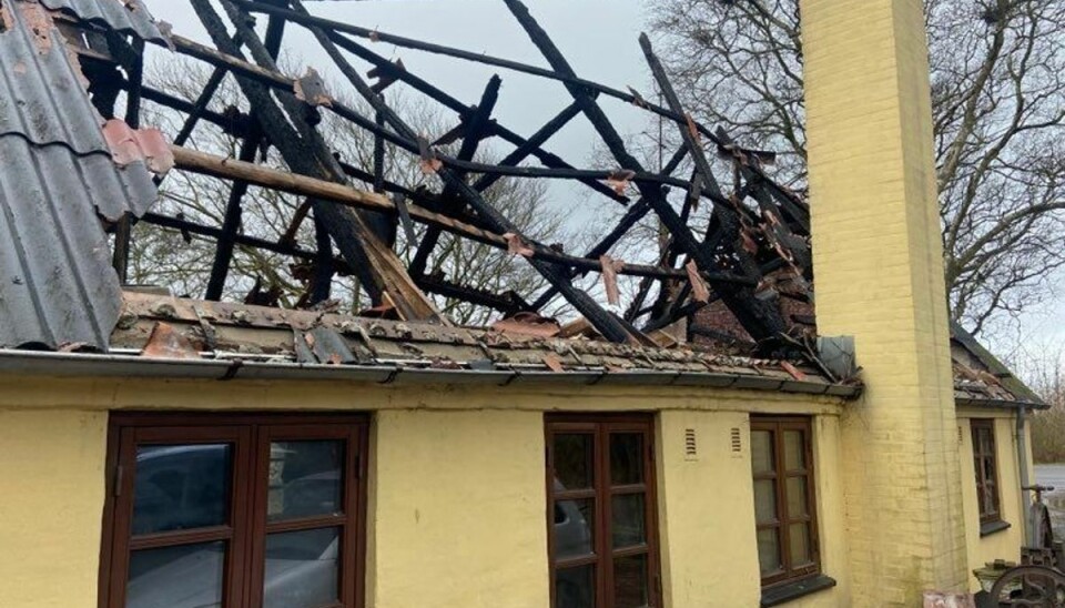 Huset er ubeboeligt efter branden. Huset er ubeboeligt efter branden.