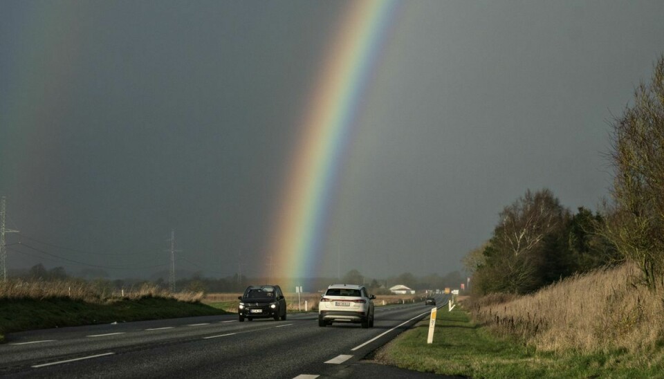 Lørdag kan du få regnbuen at se flere steder i landet.