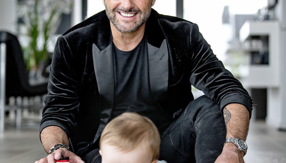 Dennis Knudsen med sin søn Lucas. Dennis Knudsen med sin søn Lucas.